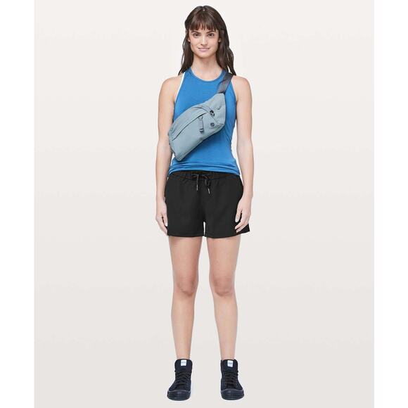 Lululemon On The Fly Short *Woven *2.5" Black Size 6 - Picture 9 of 9